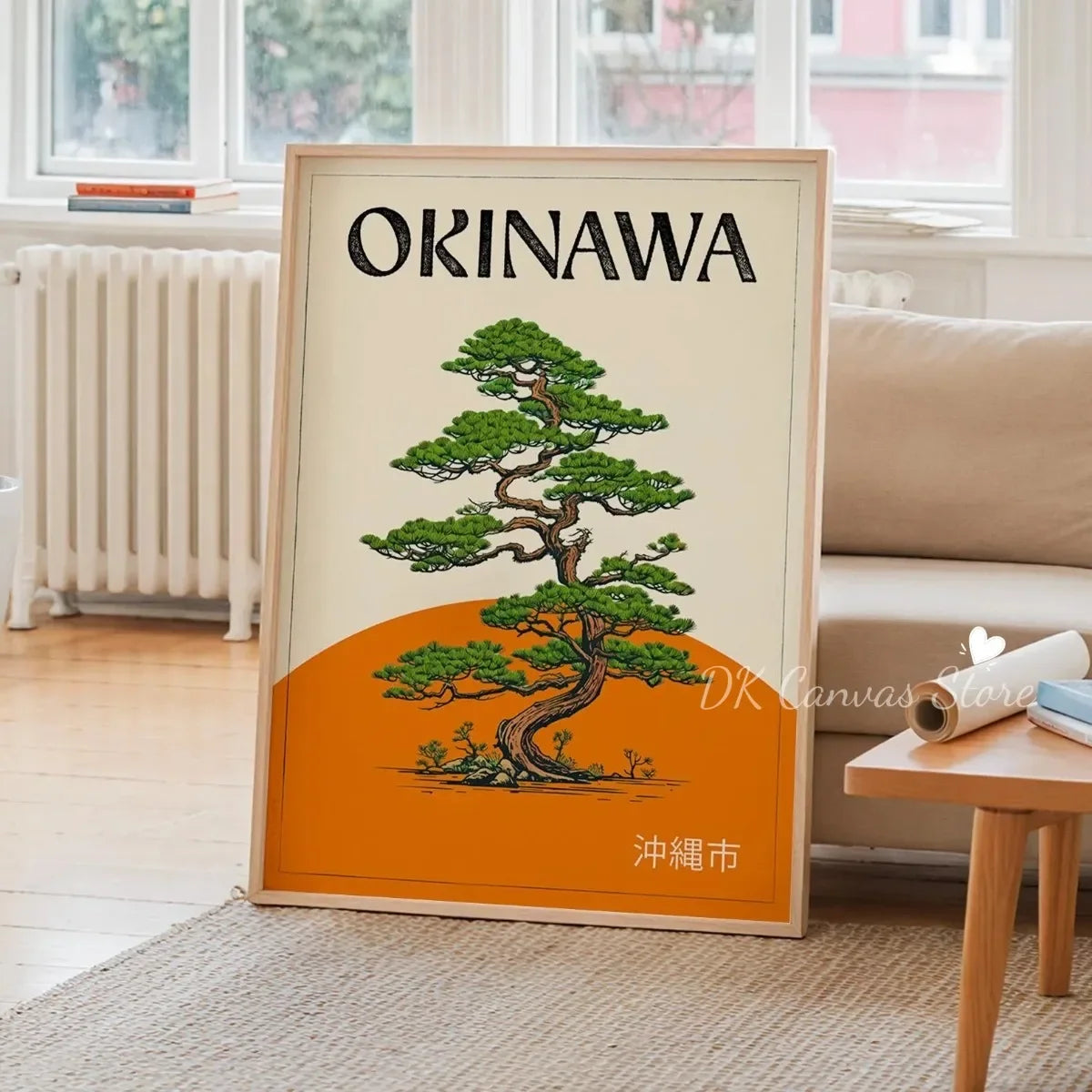 Toile imprimée arbres emblématiques d'Okinawa Nesty - Affiche encadrée en bois clair d'un pin bonsaï sur fond orange