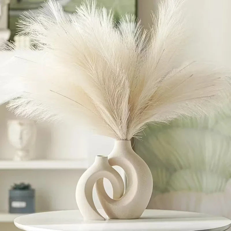 Set de vases blancs en plastique — style européen - Nesty - Vase double anneau blanc mat avec plumes de pampa blanches