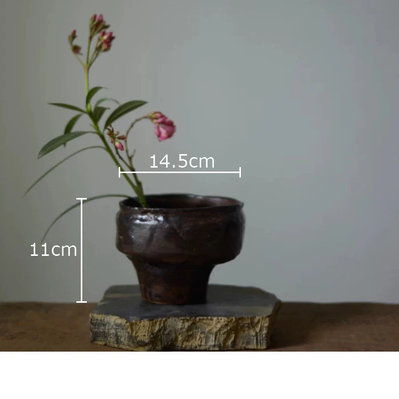 Vase en céramique style wabi-sabi pour composition ikebana - Nesty (vue 8)