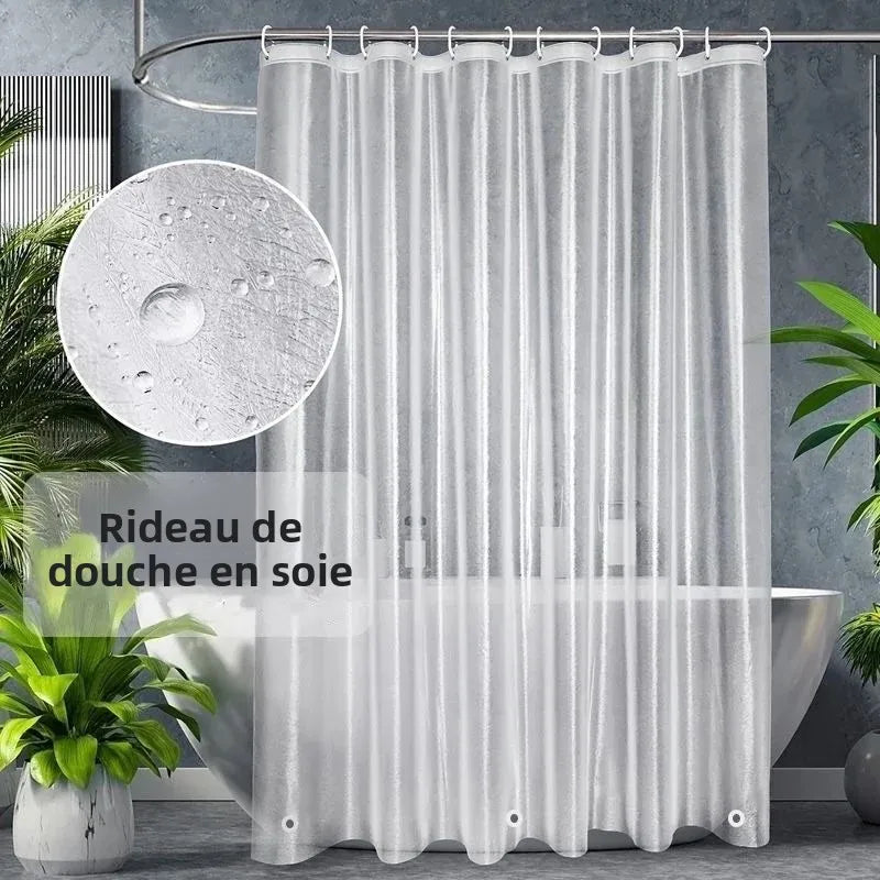 Doublure de rideau de douche en PEVA Nesty - Installée sur tringle dans salle de bain, gros plan sur les gouttes d'eau