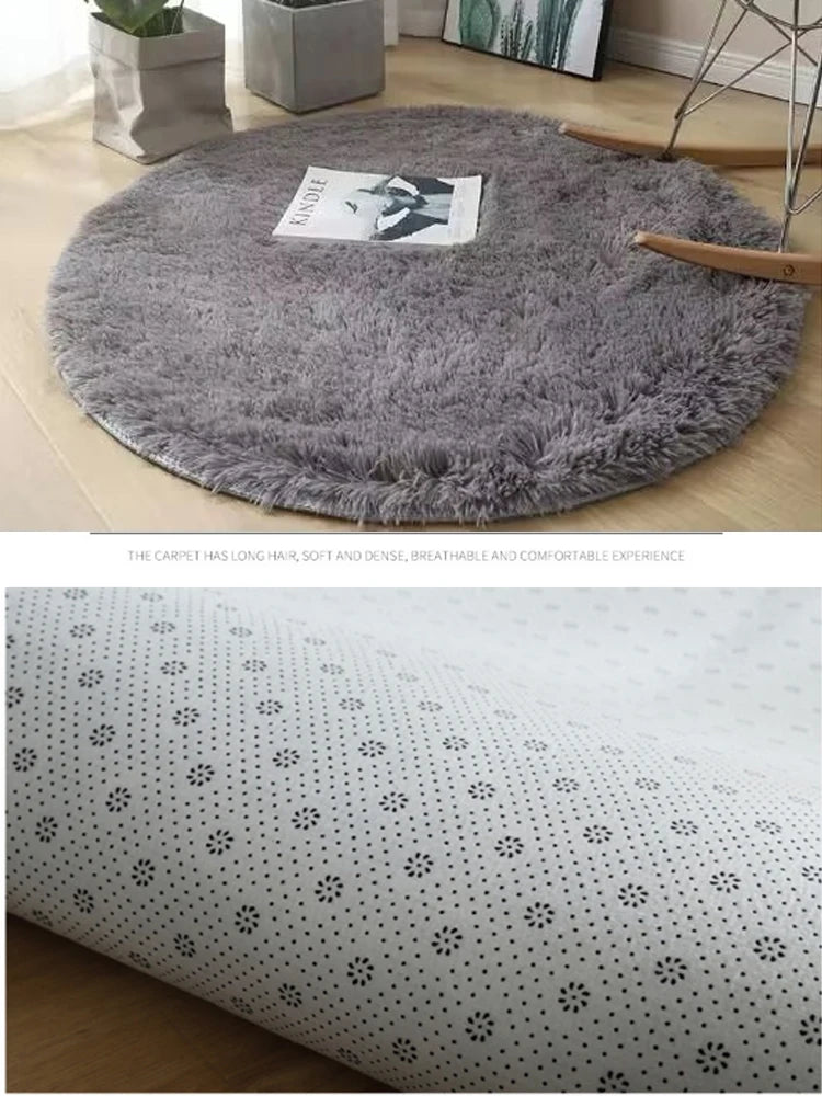 Tapis rond moelleux blanc Nesty - Pour chambre et salon, coloris gris avec un magazine posé dessus