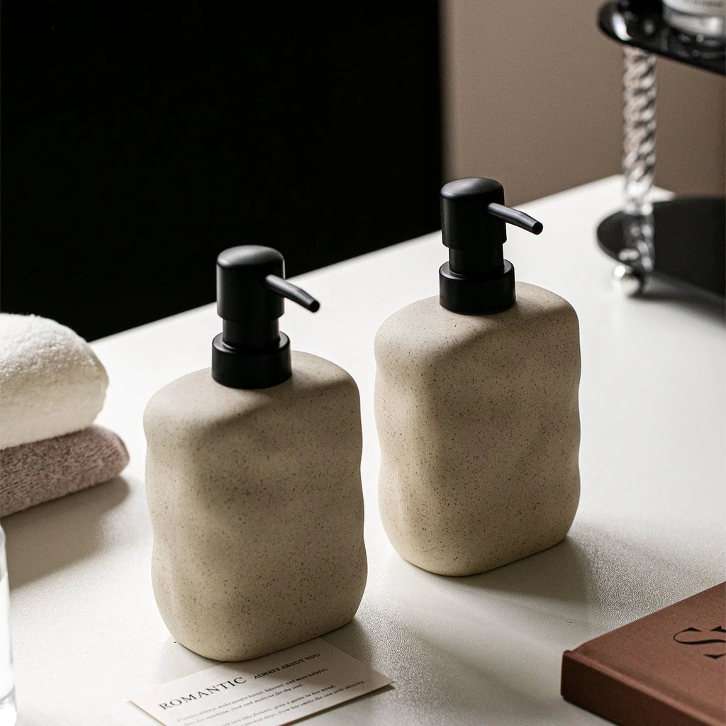 Distributeur de savon en céramique, esprit wabi-sabi, 450ml - Nesty (vue 1)