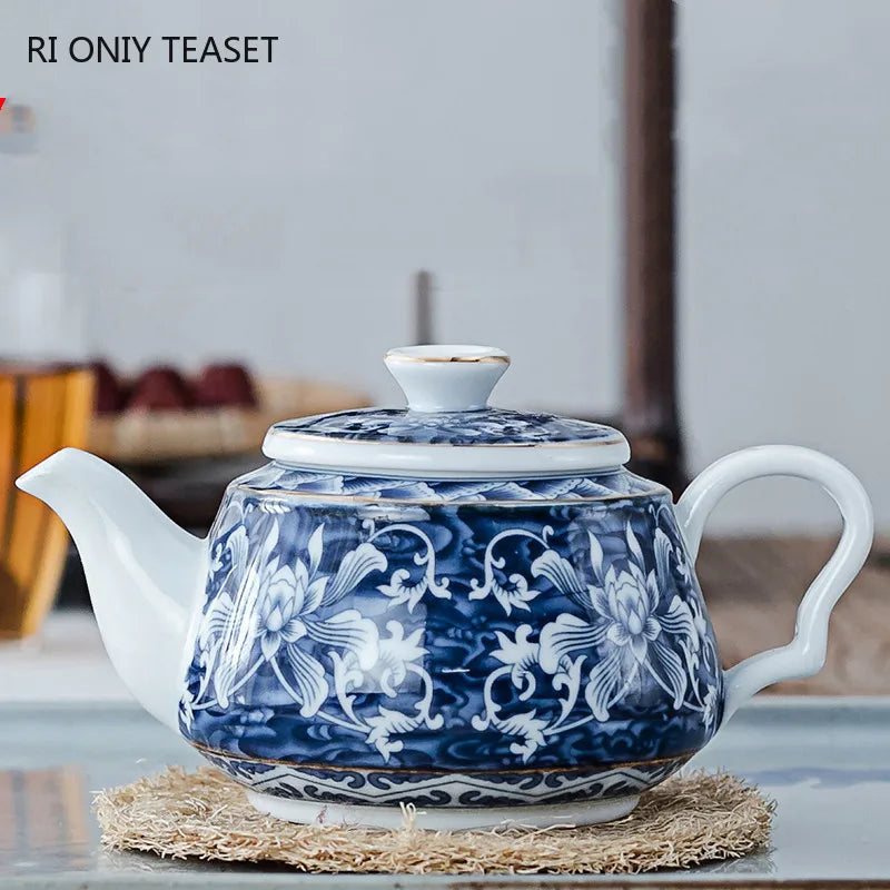 Théière artisanale en porcelaine bleu et blanc, 200 ml - Nesty (vue 1)