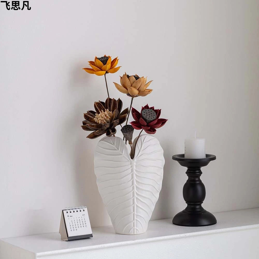 Vase en porcelaine texturé feuille cœur, finition mate (vue 5) - Nesty