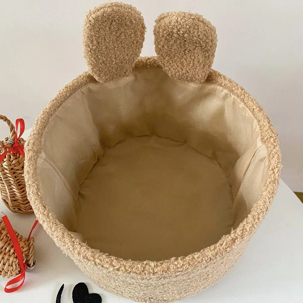 Panier de rangement en peluche oreilles de lapin Nesty, version beige vue de dessus, intérieur doublé de tissu beige, oreilles visibles en haut