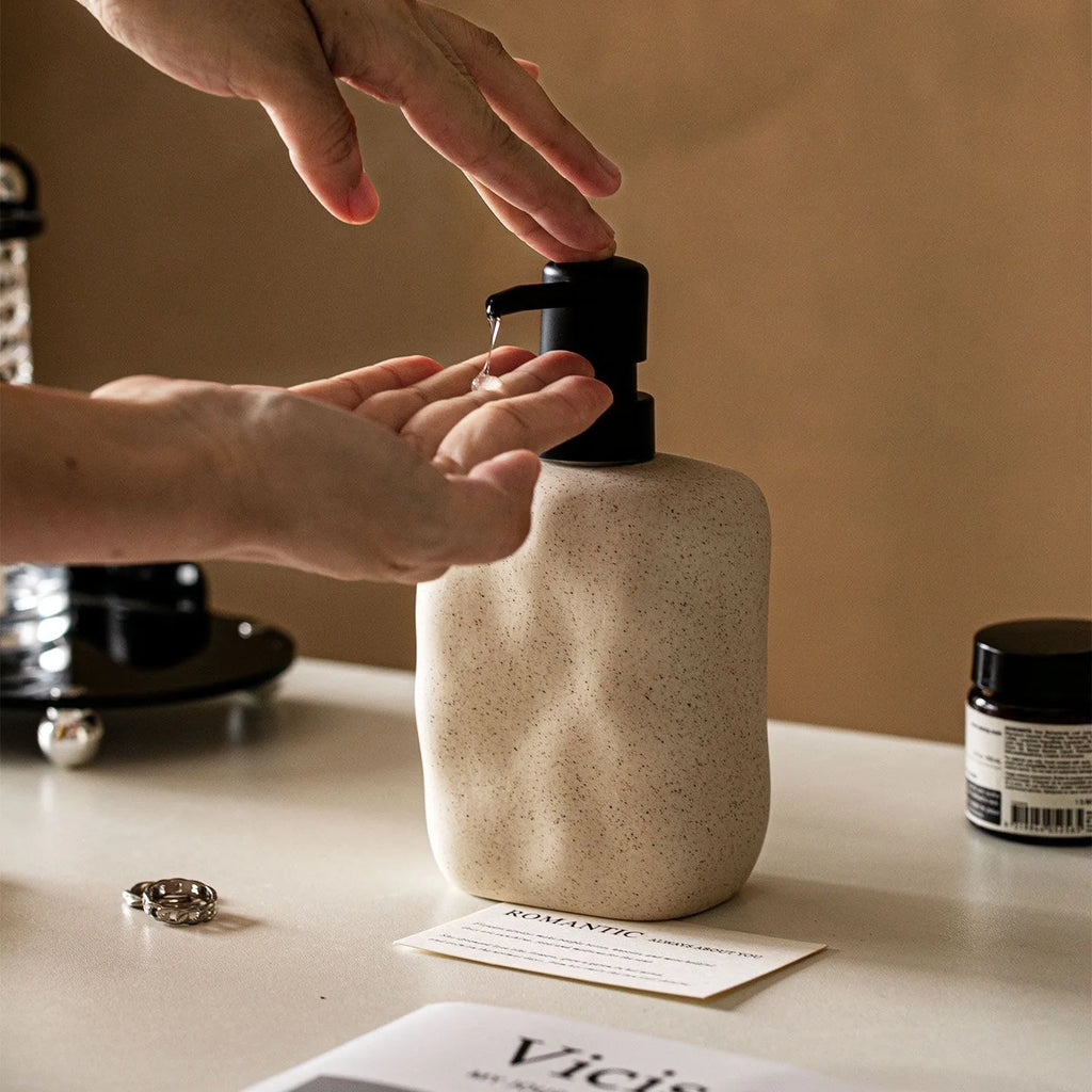 Distributeur de savon en céramique, esprit wabi-sabi, 450ml - Nesty (vue 6)
