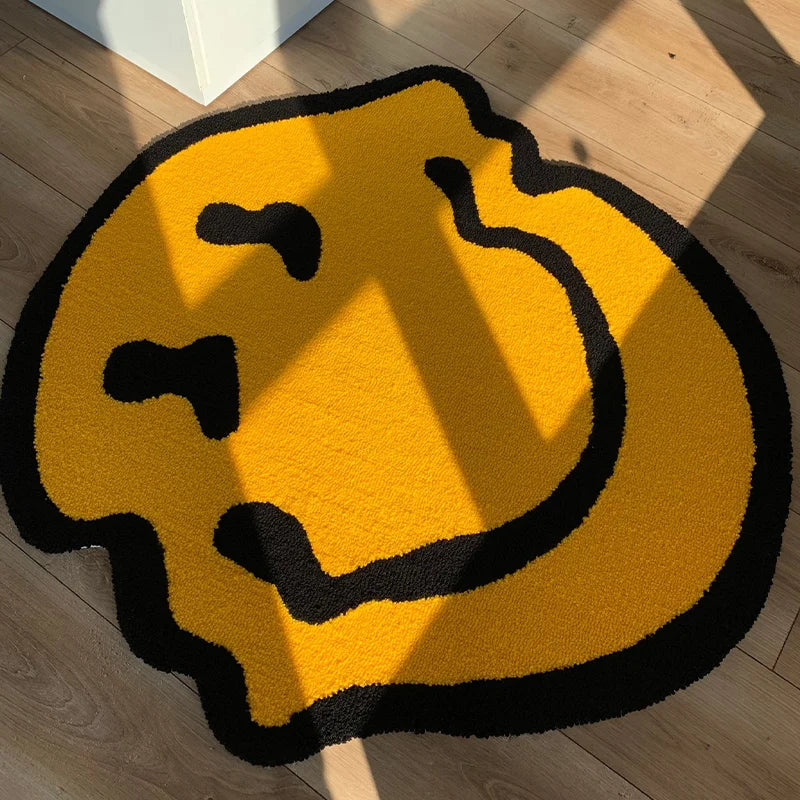 Tapis tufté à motif tourbillon Nesty - Fabrication artisanale, coloris jaune et noir façon smiley