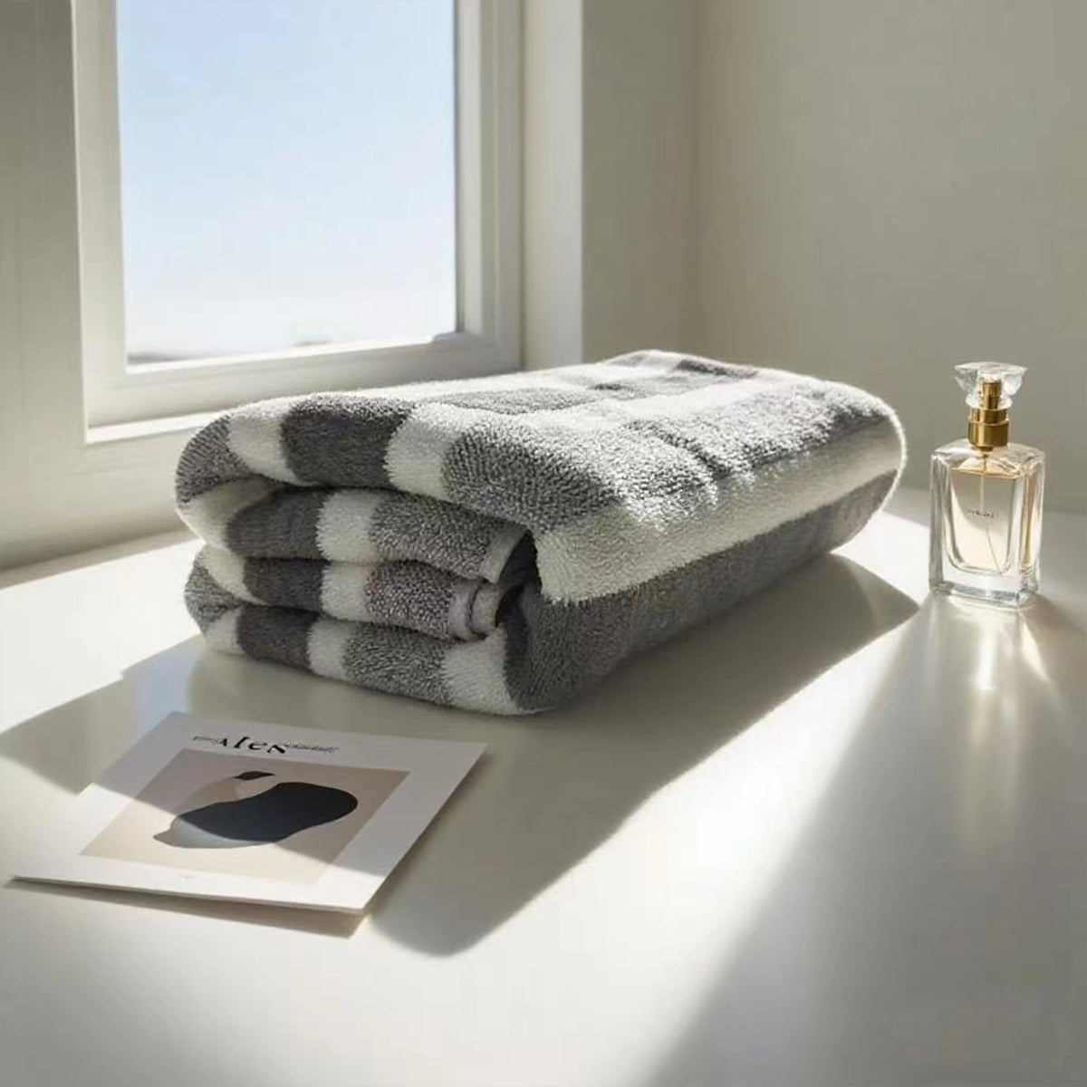 Serviette de bain rayée en polyester — épaisse et absorbante - Nesty (vue 2)