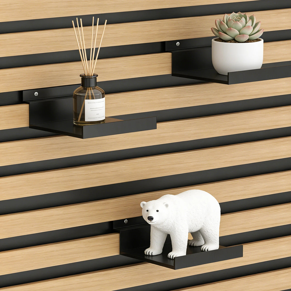 Étagère à clipser pour panneaux acoustiques Nesty, étagères avec diffuseur, plante grasse et figurine d'ours polaire posés dessus