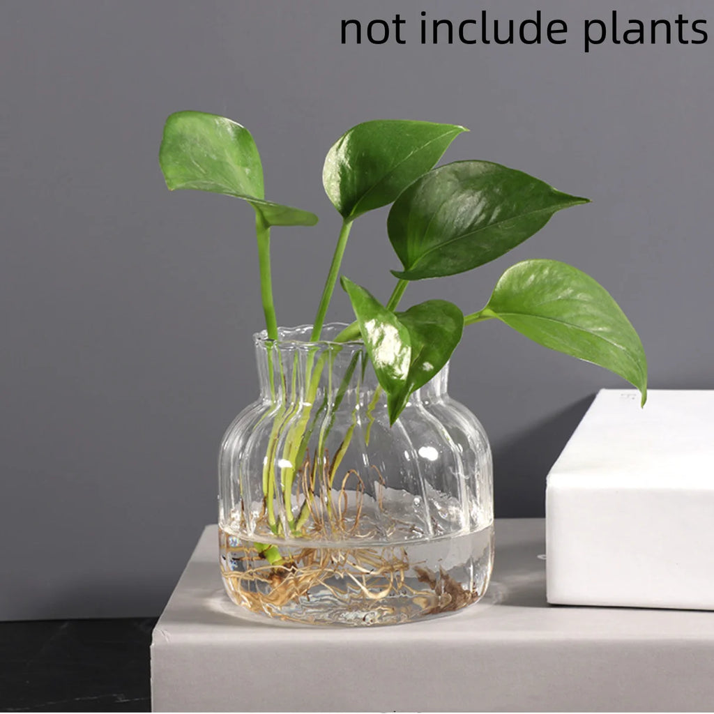 Vase en verre transparent strié, mini format rétro (vue 8) - Nesty