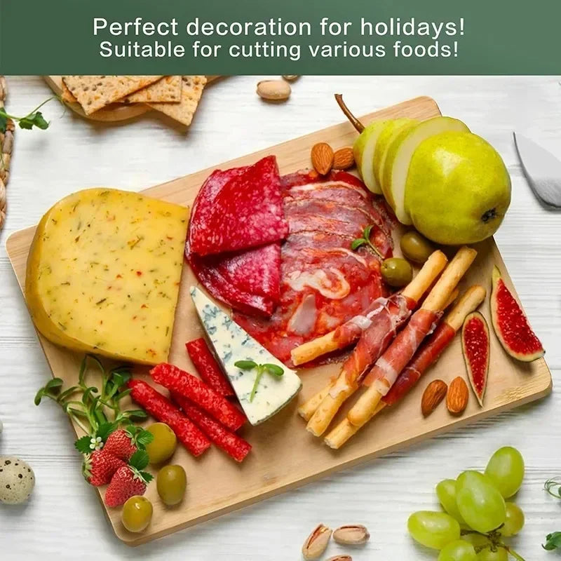 Planche à découper en bambou épaisse Nesty, plateau apéritif en bambou avec fromage, charcuterie, gressins, poire, figues et raisins, texte perfect decoration for holidays