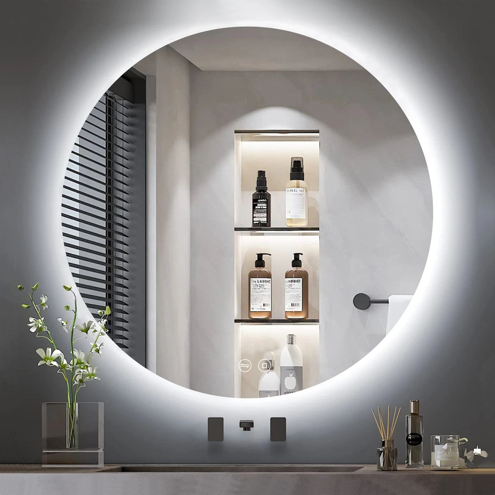 Miroir de salle de bain rond LED Nesty - Installé au-dessus d'un lavabo, rétroéclairage blanc, avec plantes et flacons