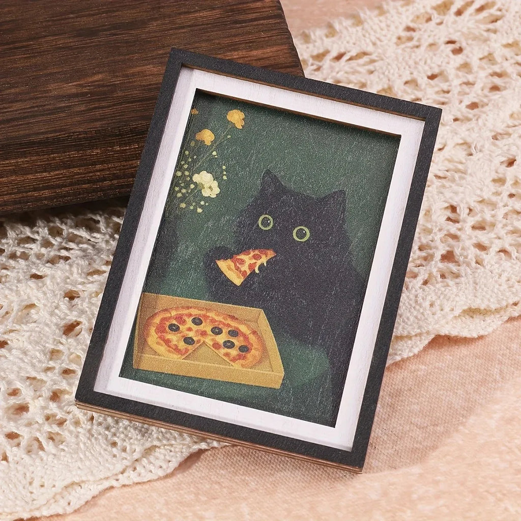 Magnet frigo cadre photo Nesty - Posé debout sur un napperon en dentelle