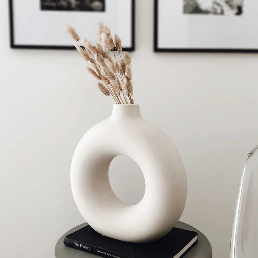 Vase céramique anneau, forme donut nordique - Nesty (vue 3)