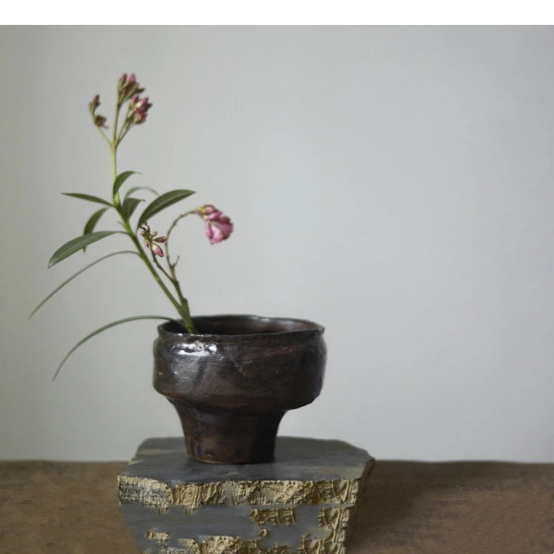 Vase en céramique à forme irrégulière, large ouverture - Nesty (vue 1)