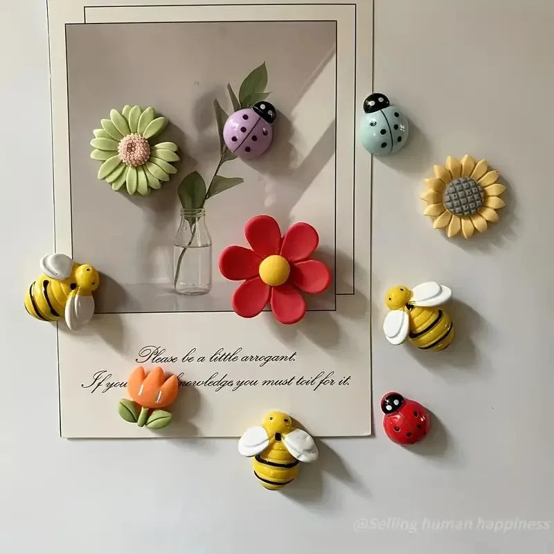 Lot de 10 magnets frigo motif plante Nesty - Disposés autour d'une carte photo et d'un vase