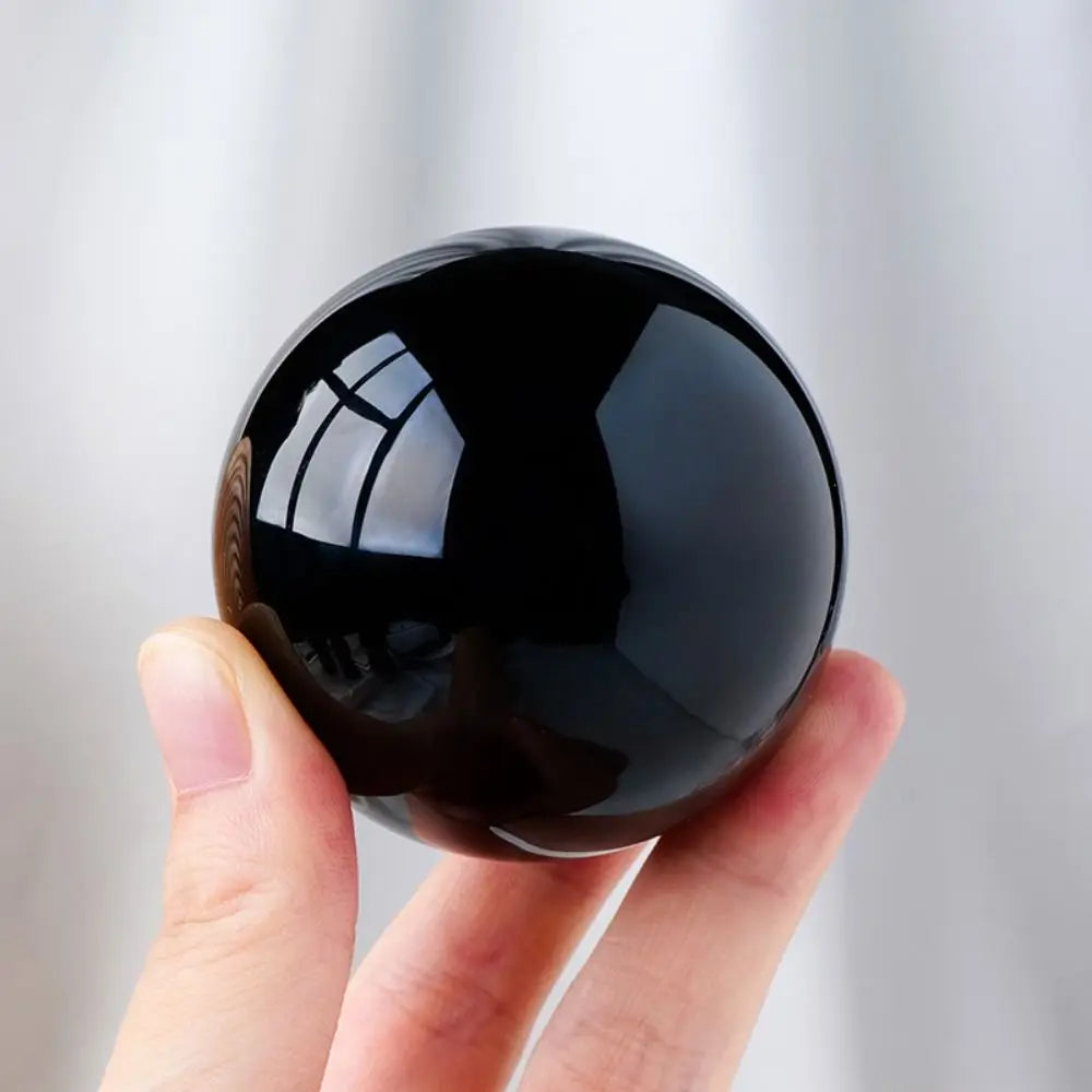 Sphère en obsidienne naturelle Nesty - Tenue dans une main