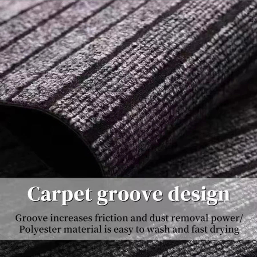 Tapis long à rayures classiques — cuisine et entrée - Nesty, gros plan sur les rayures grises et noires façon velours côtelé