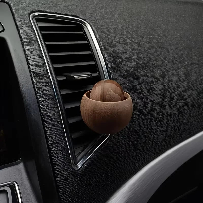 Diffuseur d'huiles essentielles en bois Nesty - Fixé sur une grille d'aération de voiture