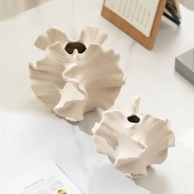 Vase en céramique à motifs ondulés — forme pétale (vue 5) - Nesty
