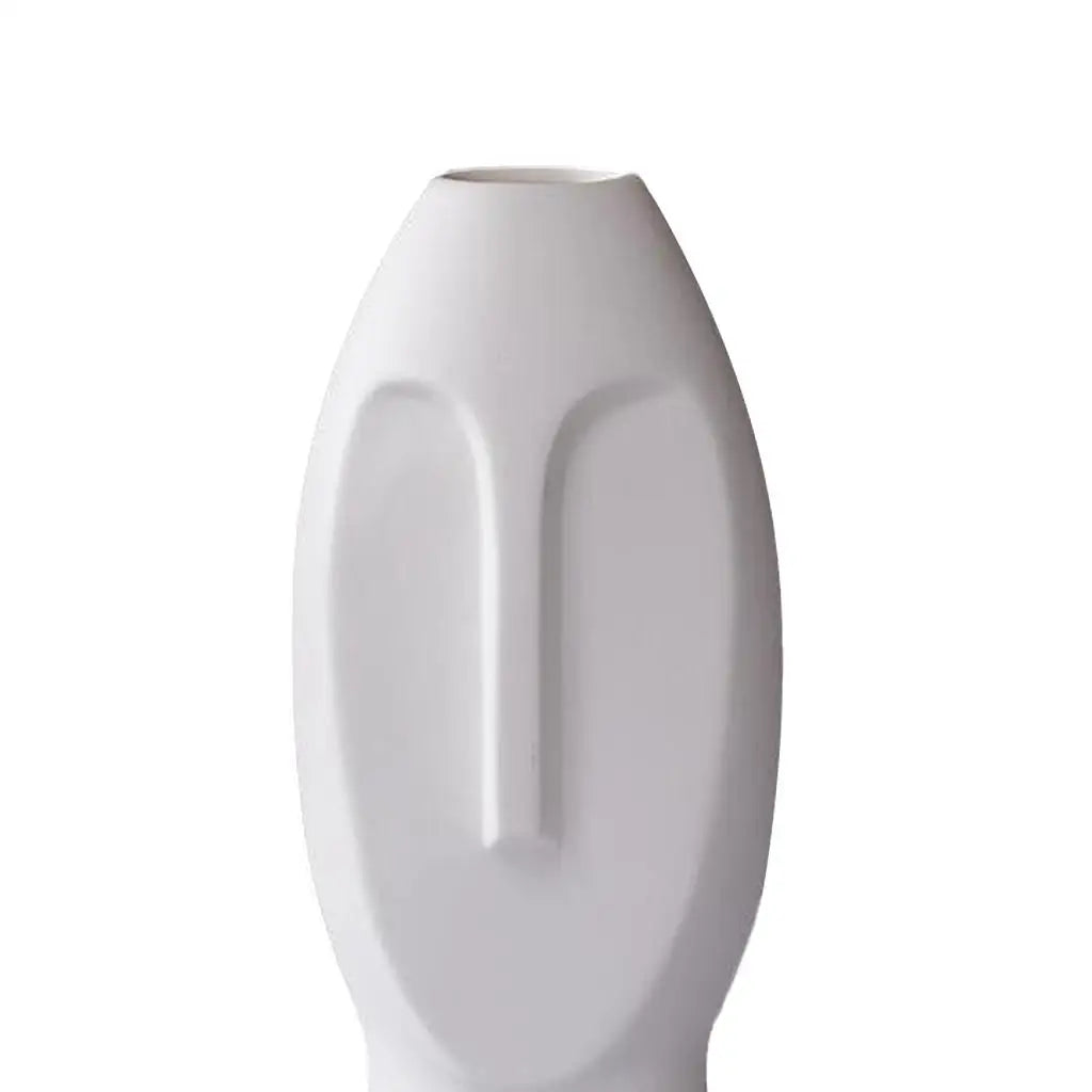 Vase visage en céramique Nesty - Gros plan sur les traits du visage sculptés dans la céramique blanche