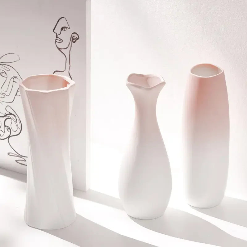 Vase en céramique rose, forme bouteille épurée - Nesty (vue 1)