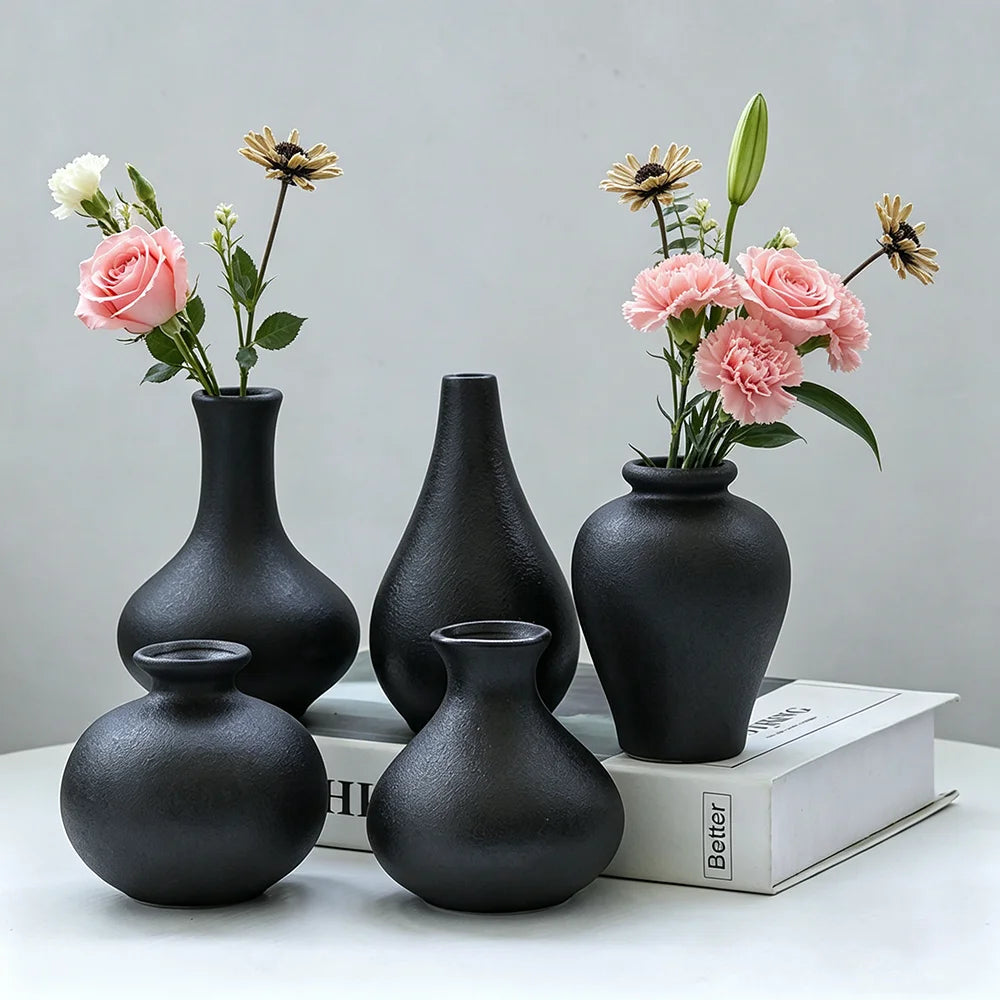 Lot de 5 vases en céramique noire mate, style minimaliste - Nesty (vue 1)
